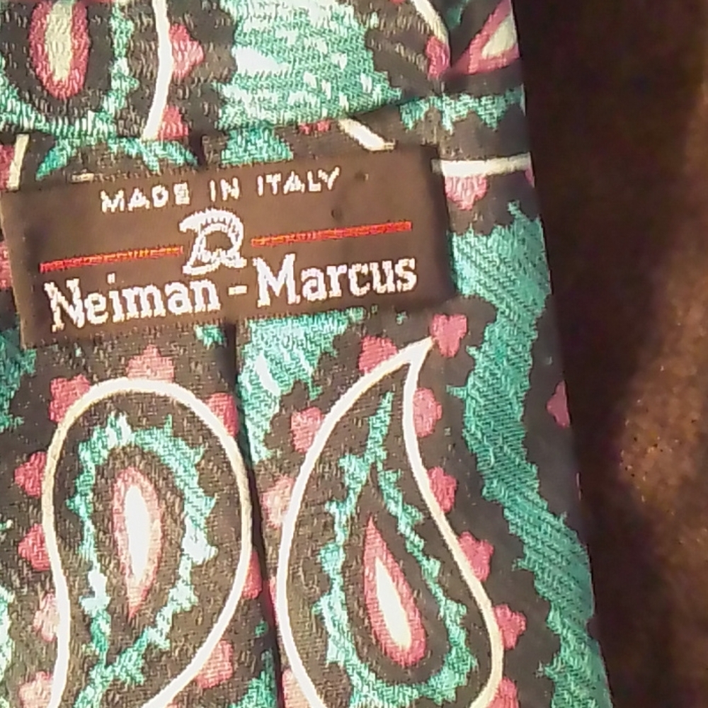 Neiman Marcus Tie! - Picture 3 of 5